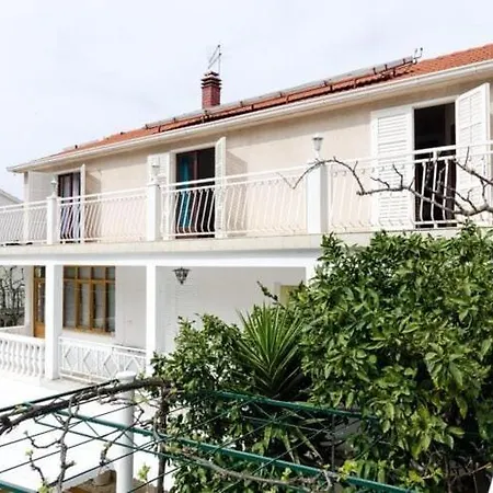 Nikol - Comfort Two Bedroom With Sea View 3 Daire Trpanj