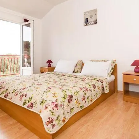 Nikol - Comfort Two Bedroom With Sea View 3