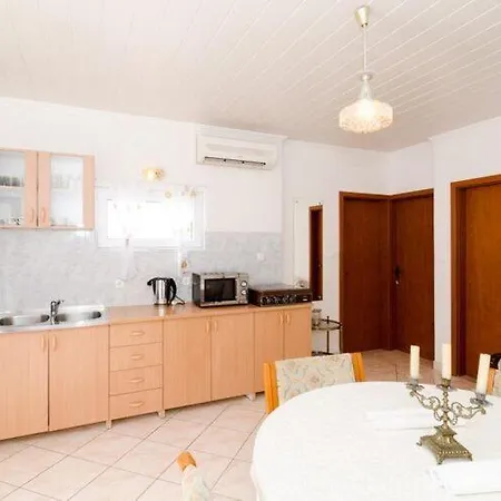 Nikol - Comfort Two Bedroom With Sea View 3 Apartman Trpanj