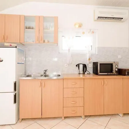 Nikol - Comfort Two Bedroom With Sea View 3 *